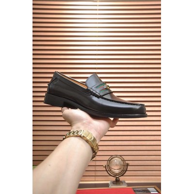 Gucci Men Loafers in Black Leather with Interlocking G