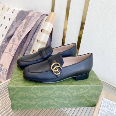 Gucci Women Loafers in Black Leather with Double G